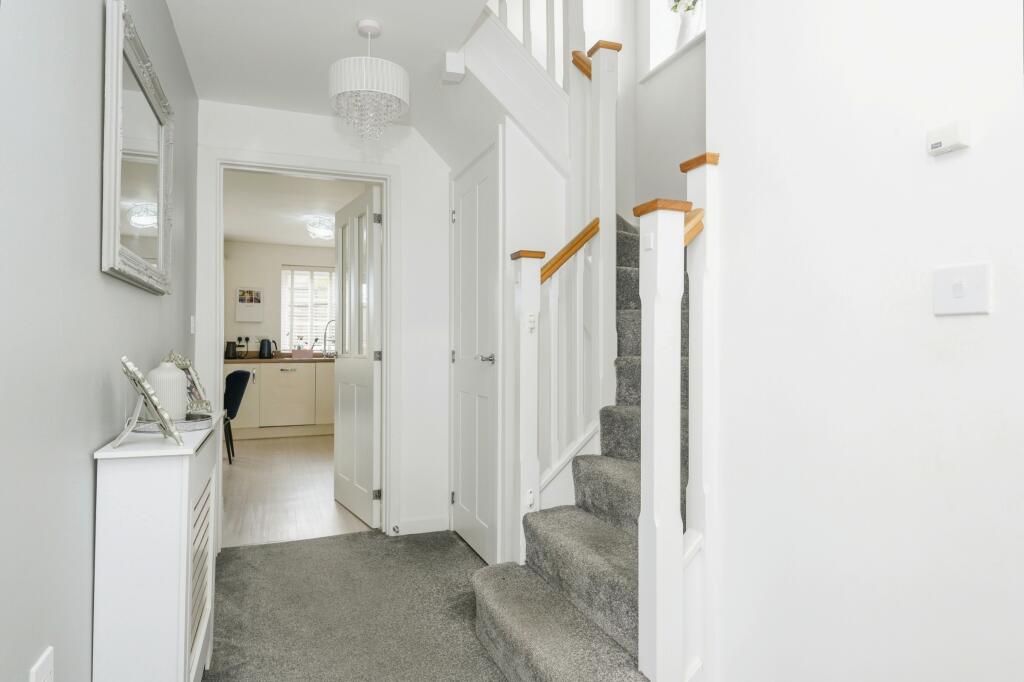 Additional property image - Castle Stead Crescent, Bradford, BD13