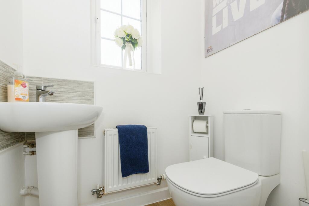 Additional property image - Castle Stead Crescent, Bradford, BD13