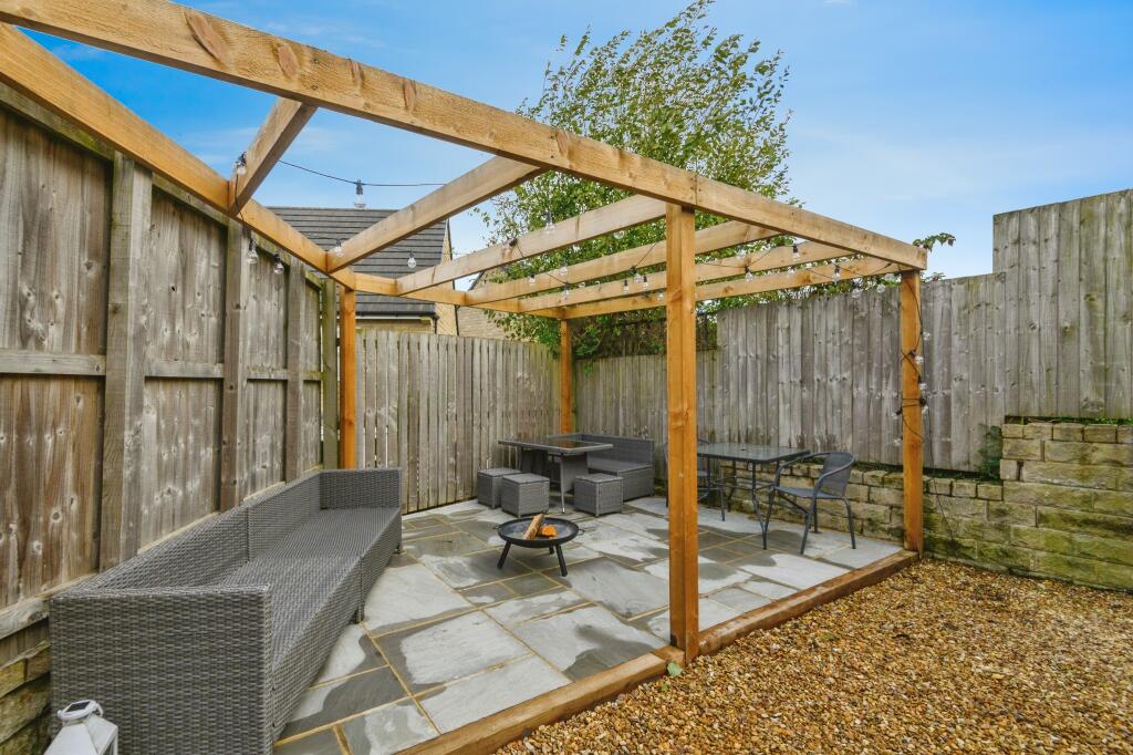 Additional property image - Castle Stead Crescent, Bradford, BD13