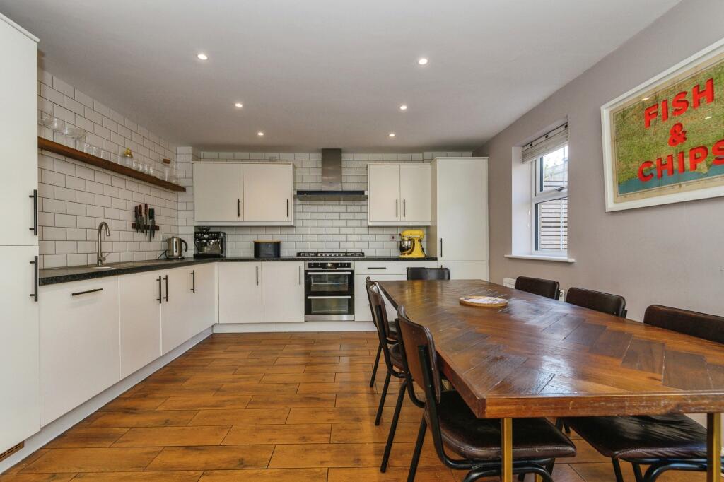 Additional property image - Pavillion View, Cleckheaton, BD19