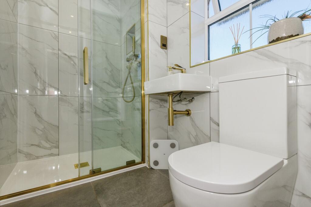 Additional property image - Pavillion View, Cleckheaton, BD19