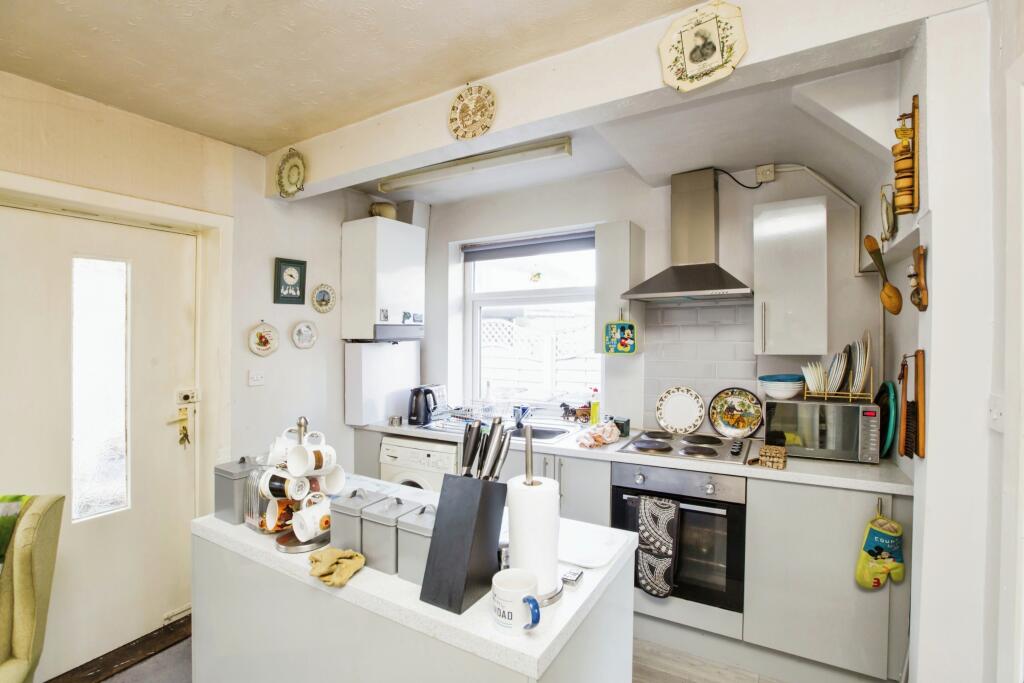 Additional property image - Farfield Grove, Bradford, BD6