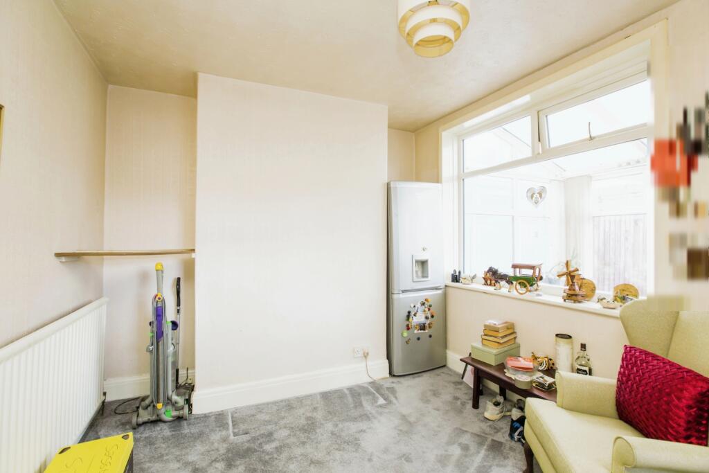Additional property image - Farfield Grove, Bradford, BD6