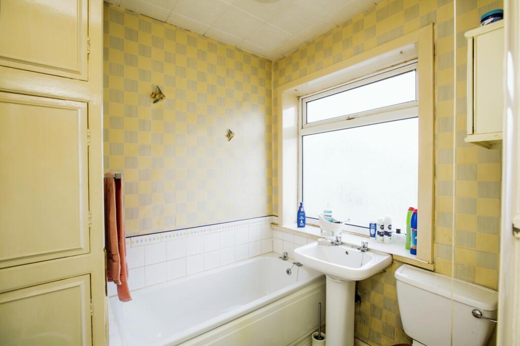 Additional property image - Farfield Grove, Bradford, BD6