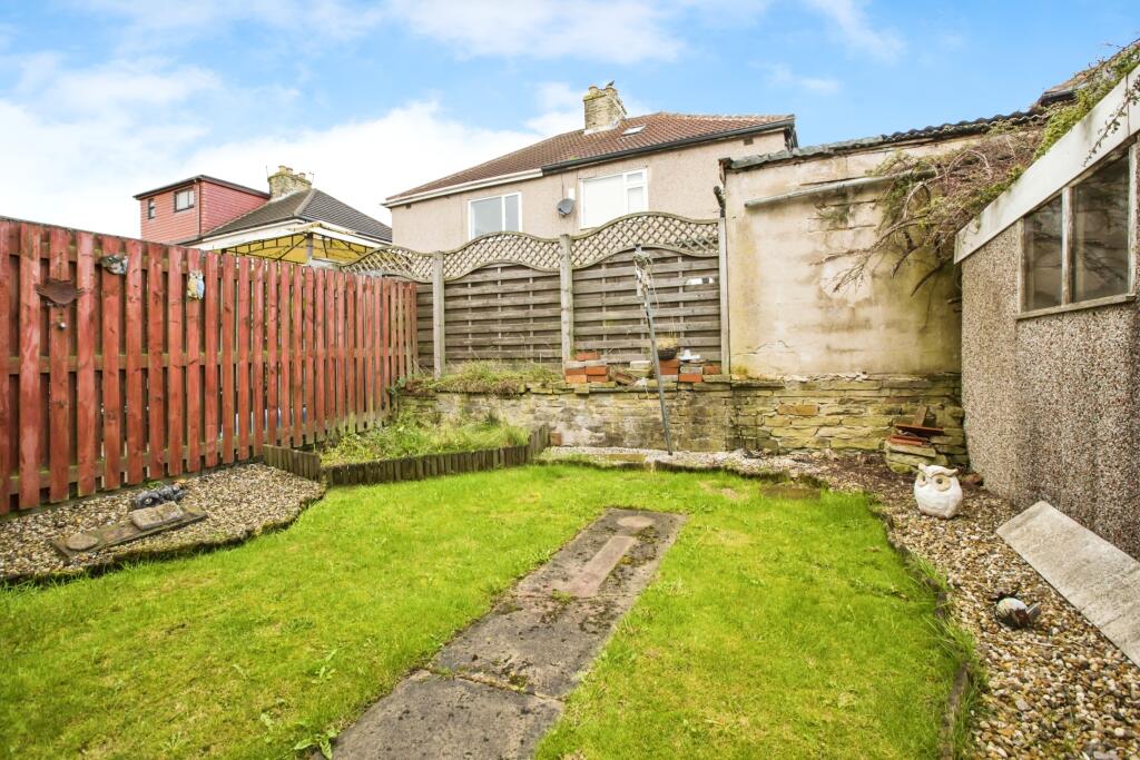 Additional property image - Farfield Grove, Bradford, BD6