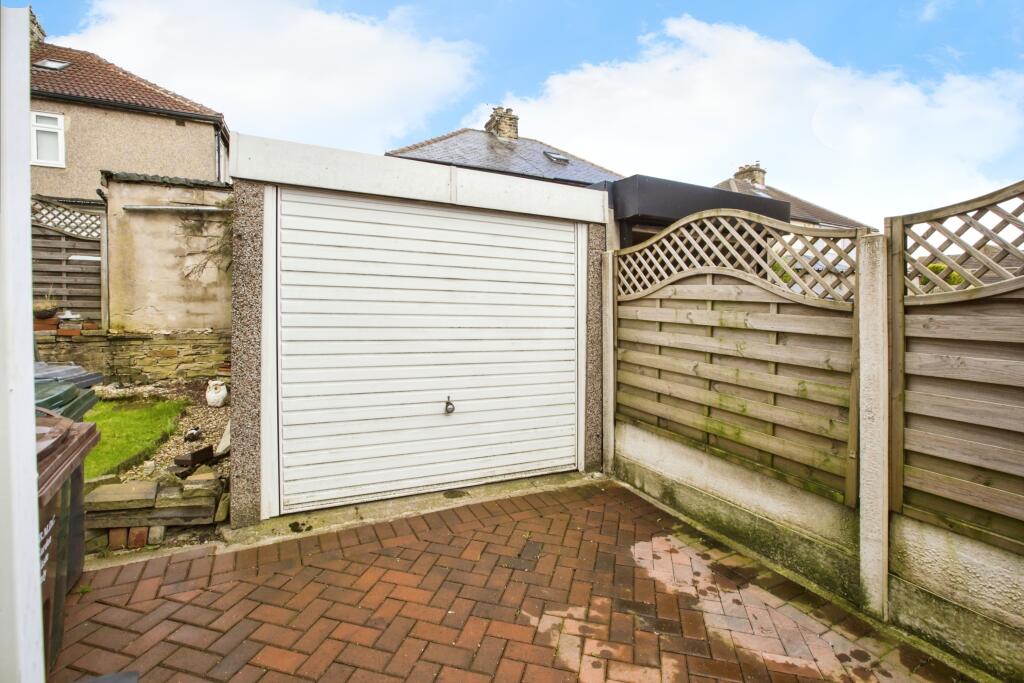 Additional property image - Farfield Grove, Bradford, BD6