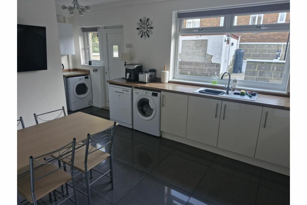 Additional property image - Peverell Close, Bradford, BD4