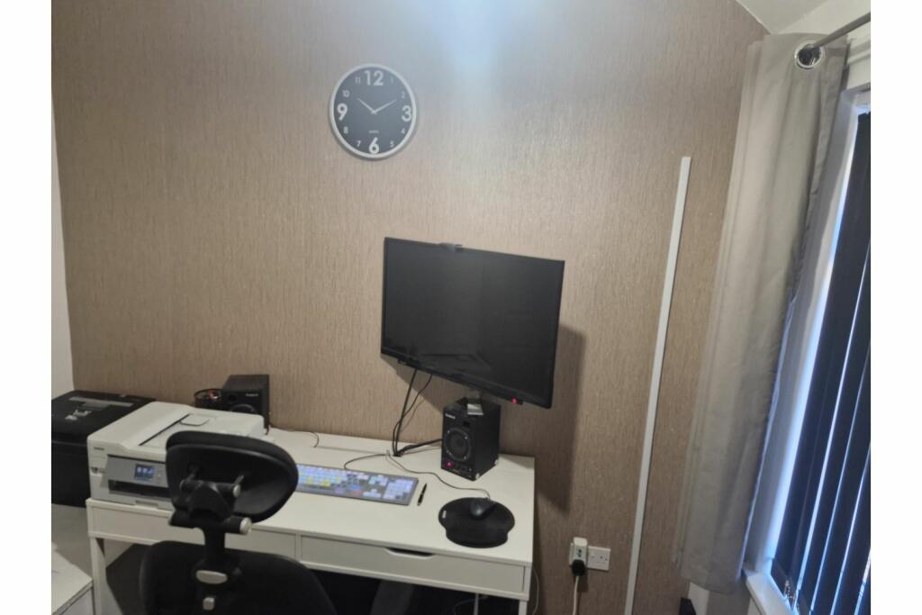 Additional property image - Peverell Close, Bradford, BD4