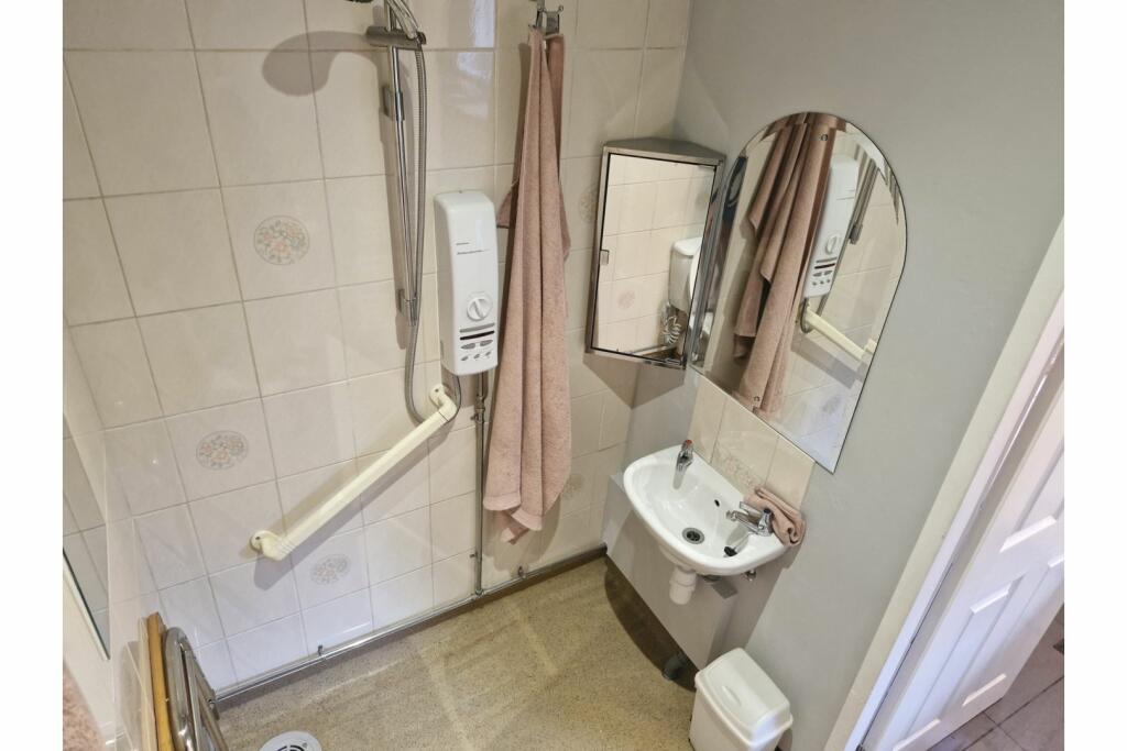 Additional property image - Peverell Close, Bradford, BD4
