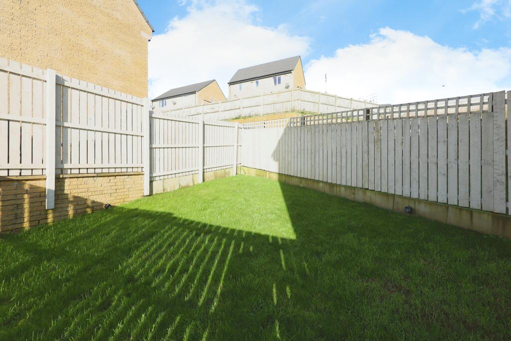 Additional property image - Dean House Gate, Bradford, BD15