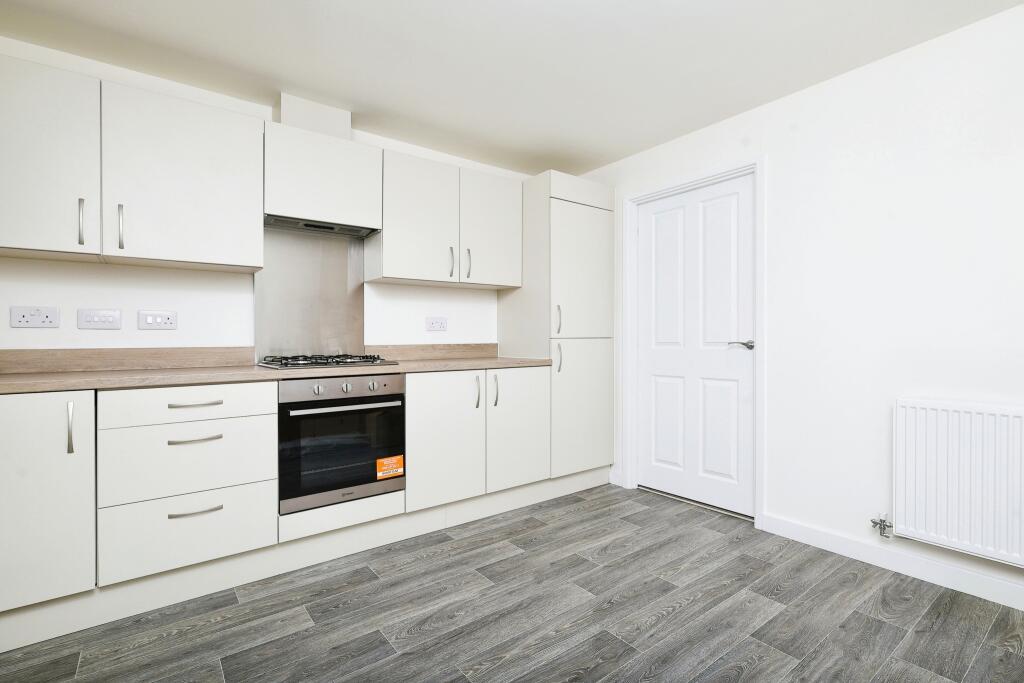 Additional property image - Dean House Gate, Bradford, BD15