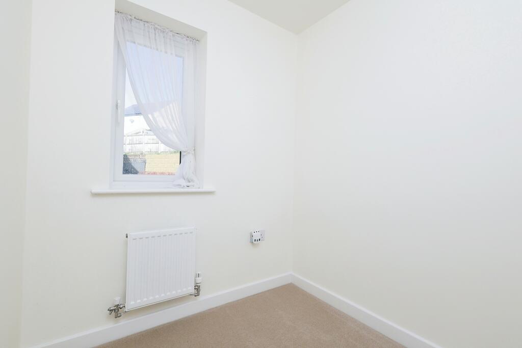 Additional property image - Dean House Gate, Bradford, BD15