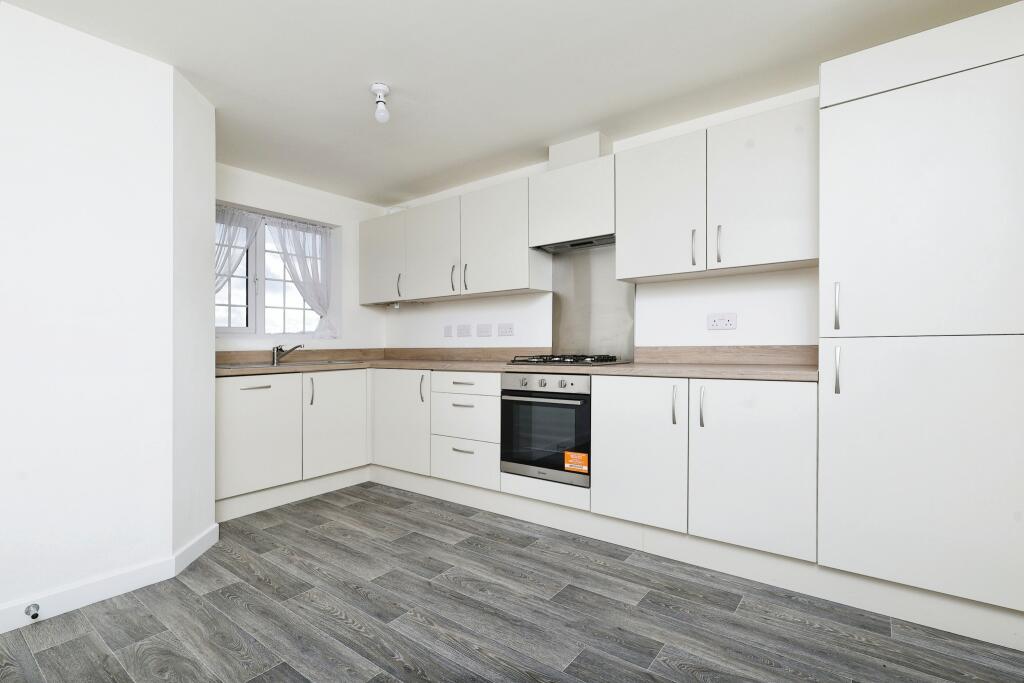 Additional property image - Dean House Gate, Bradford, BD15