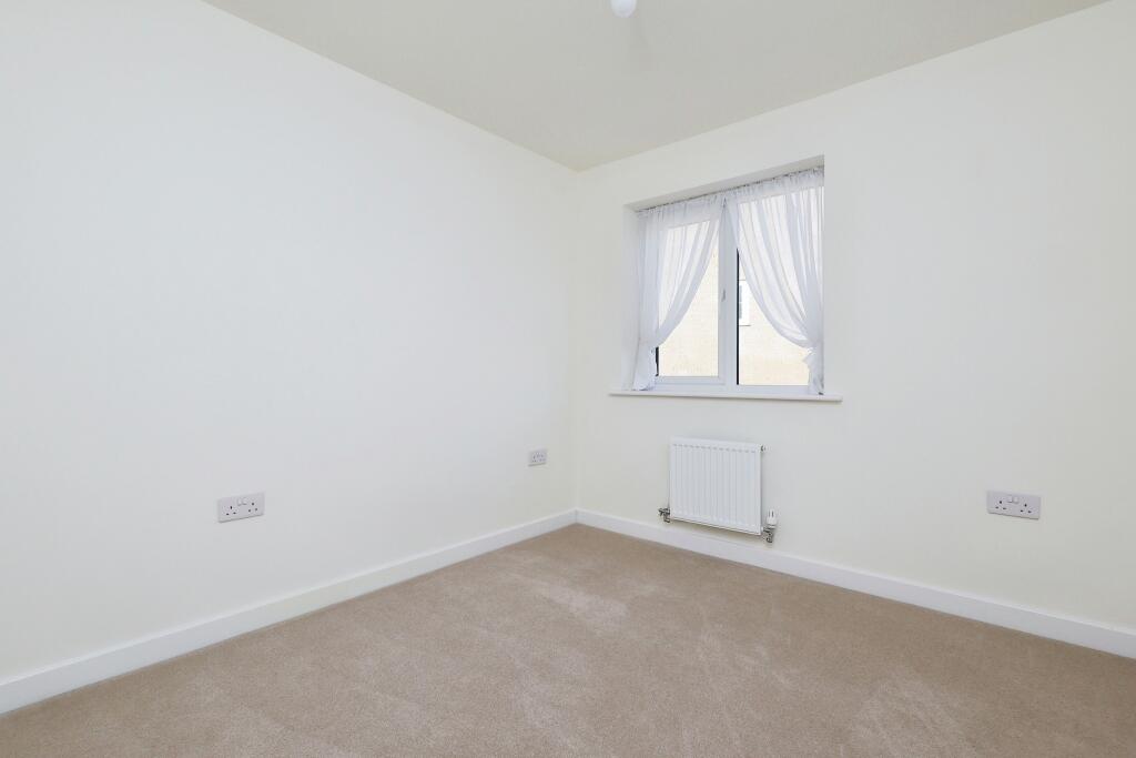 Additional property image - Dean House Gate, Bradford, BD15