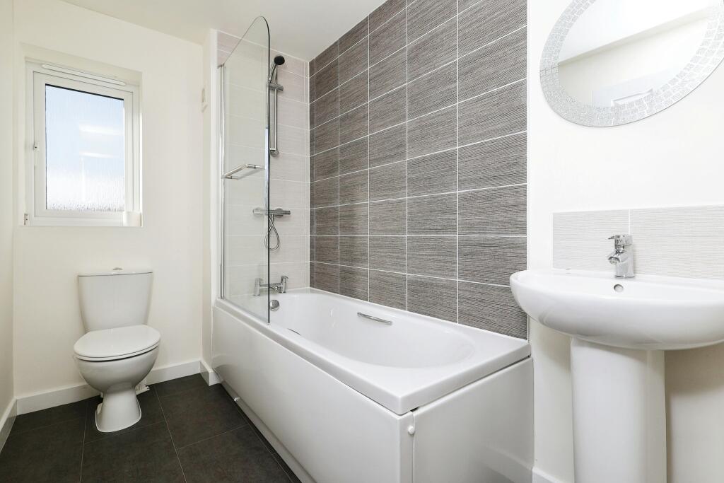 Additional property image - Dean House Gate, Bradford, BD15