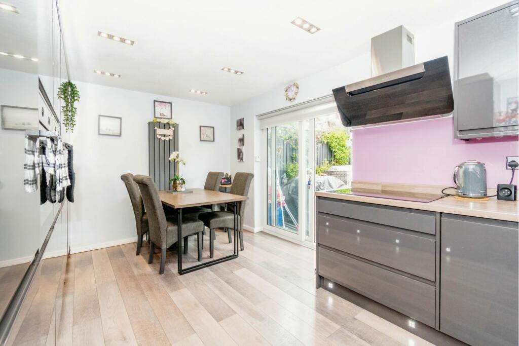 Additional property image - Harcourt Avenue, Bradford, BD13