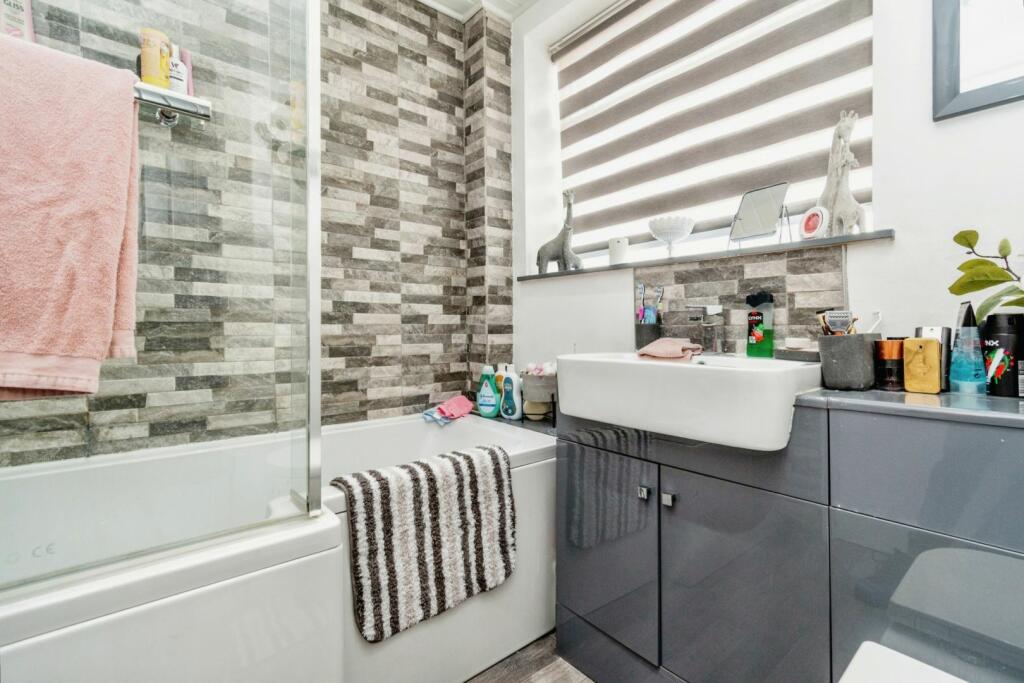 Additional property image - Harcourt Avenue, Bradford, BD13