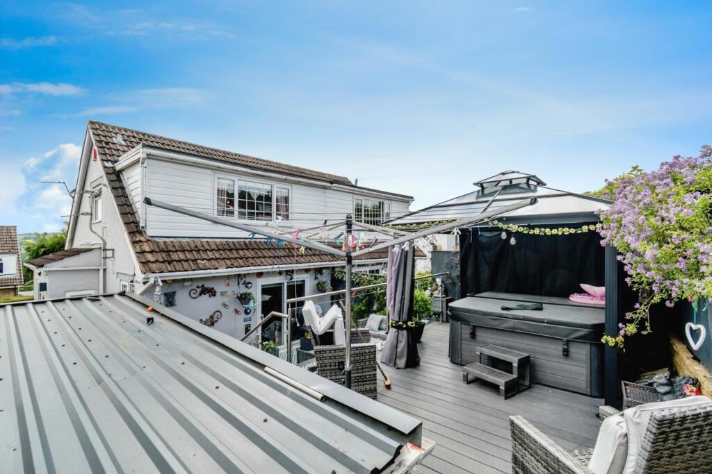 Additional property image - Harcourt Avenue, Bradford, BD13