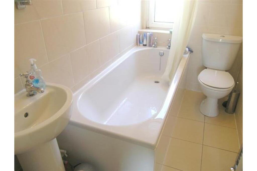 Additional property image - Sandygate Terrace, Bradford, BD4