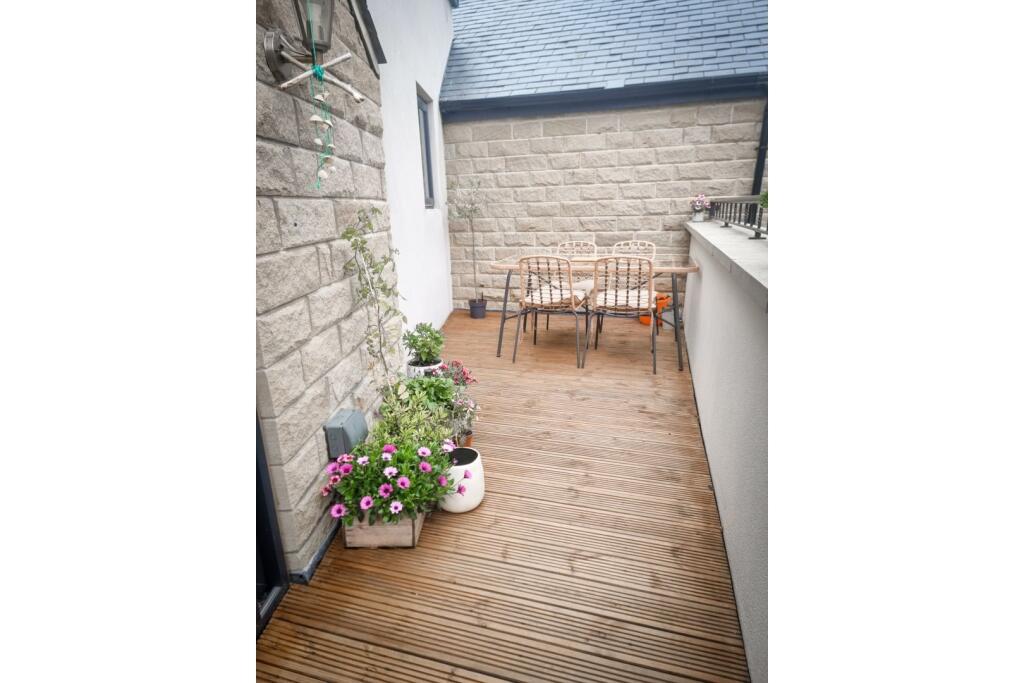 Additional property image - Oak Street, Keighley, BD22