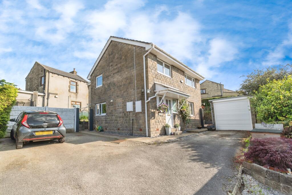 Main image of property: Crofters Green, Bradford, BD10