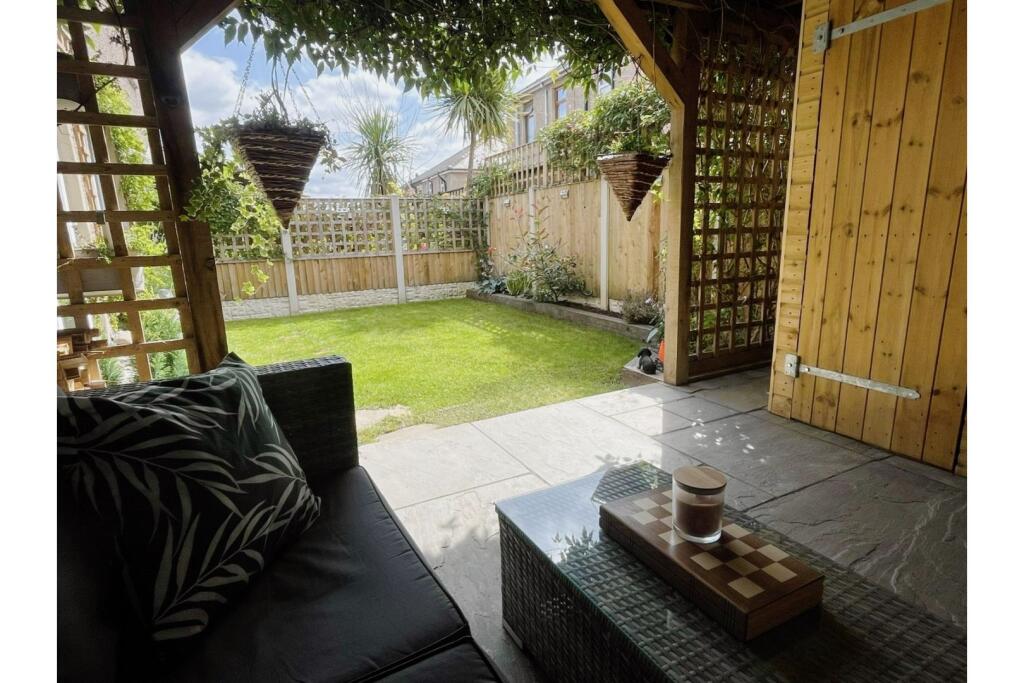 Additional image 18 of Kingston Grove, Bradford, BD10