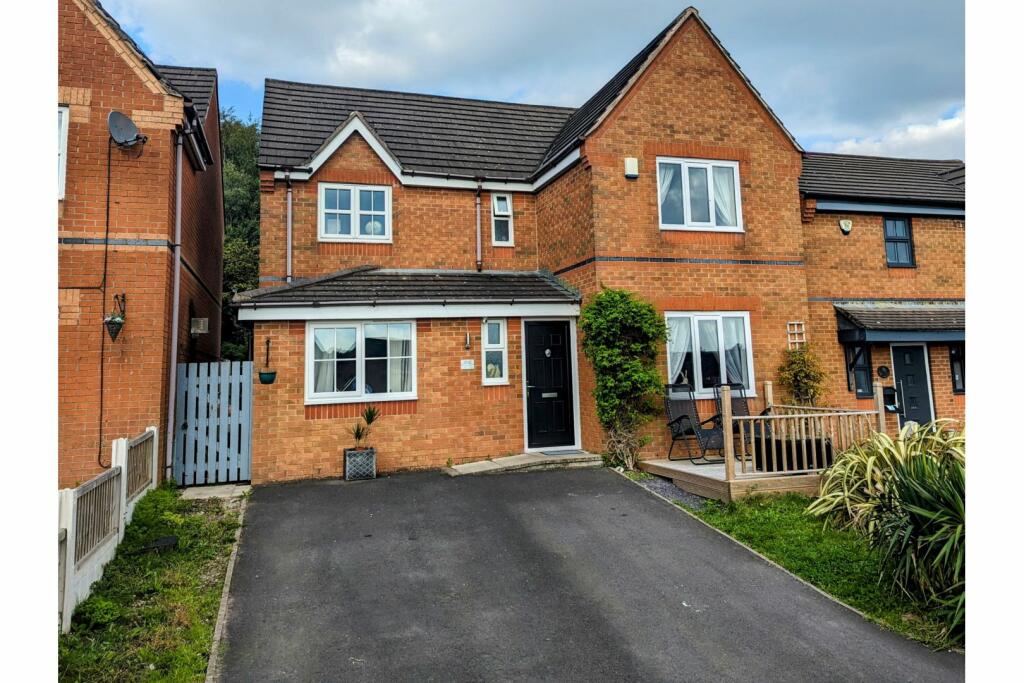 4 bedroom detached house for sale in Tunstall Drive, Accrington, BB5