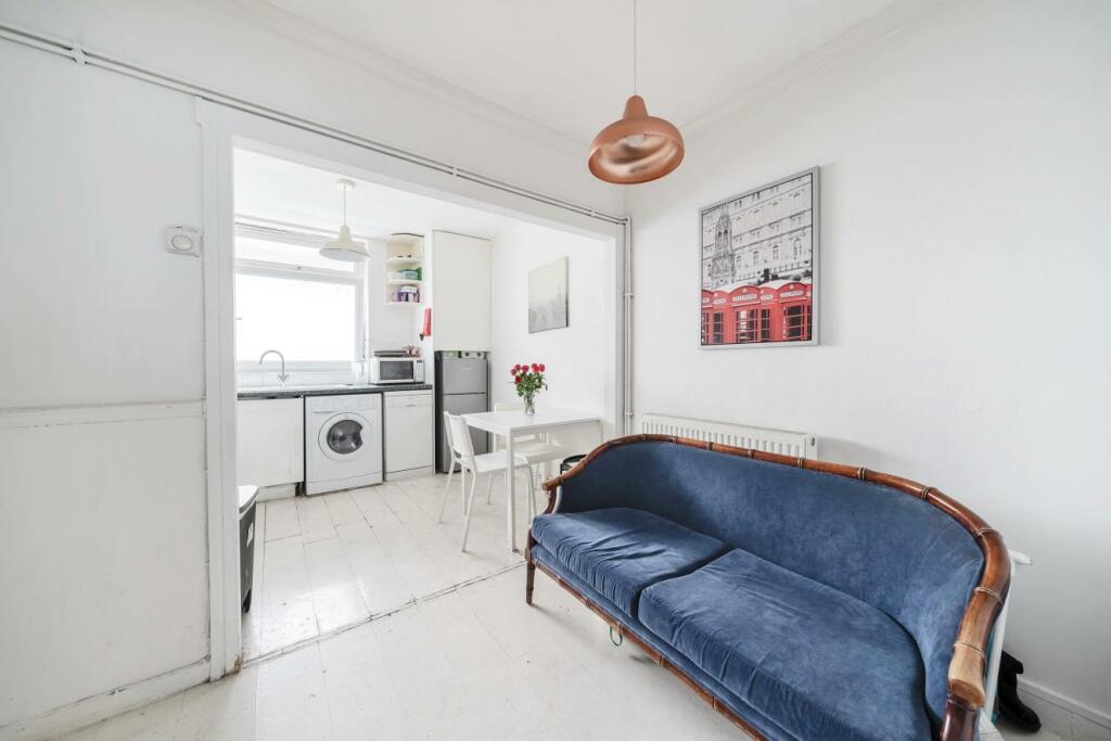 2 bedroom flat for sale in Eagle Street, Holborn, WC1R