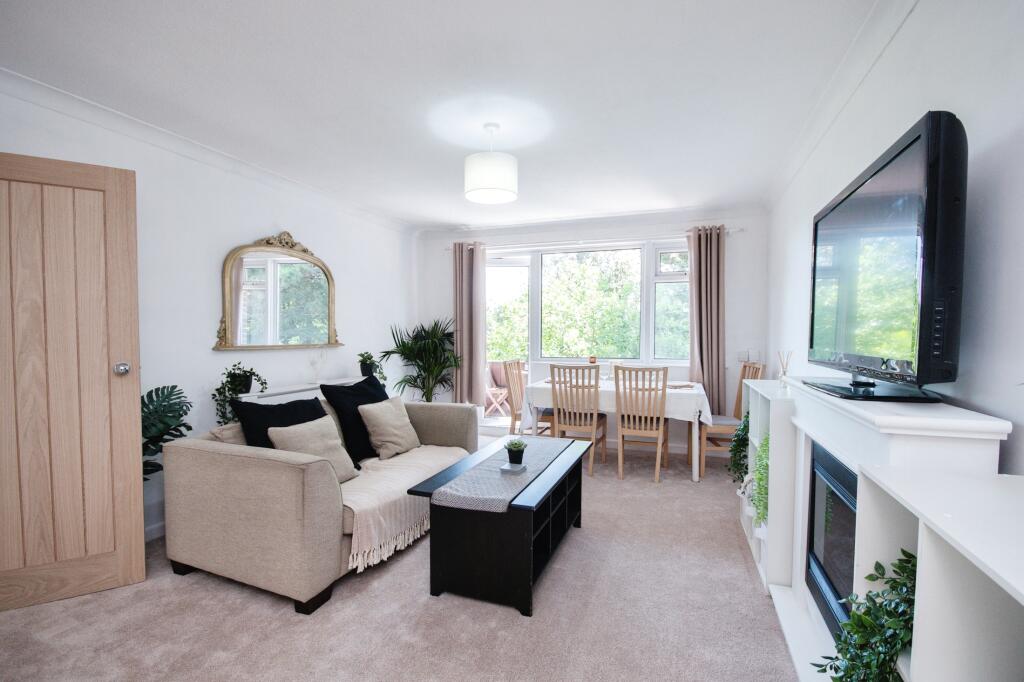 2 bedroom apartment for sale in Redhill Drive, Bournemouth, BH10