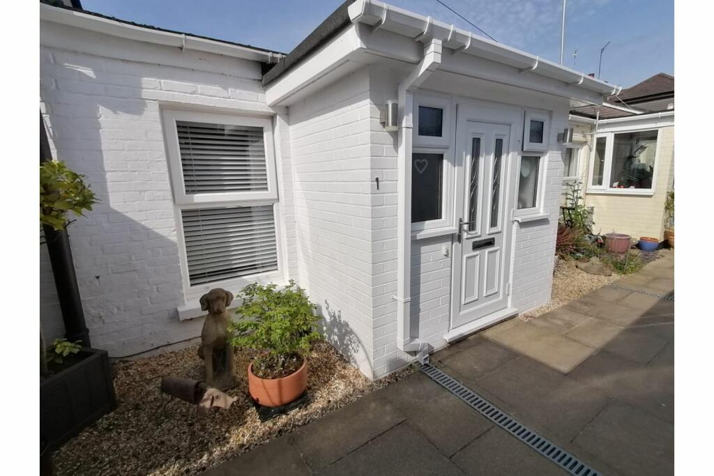 3 bedroom terraced bungalow for sale in Kents Lane, Wimborne, BH21