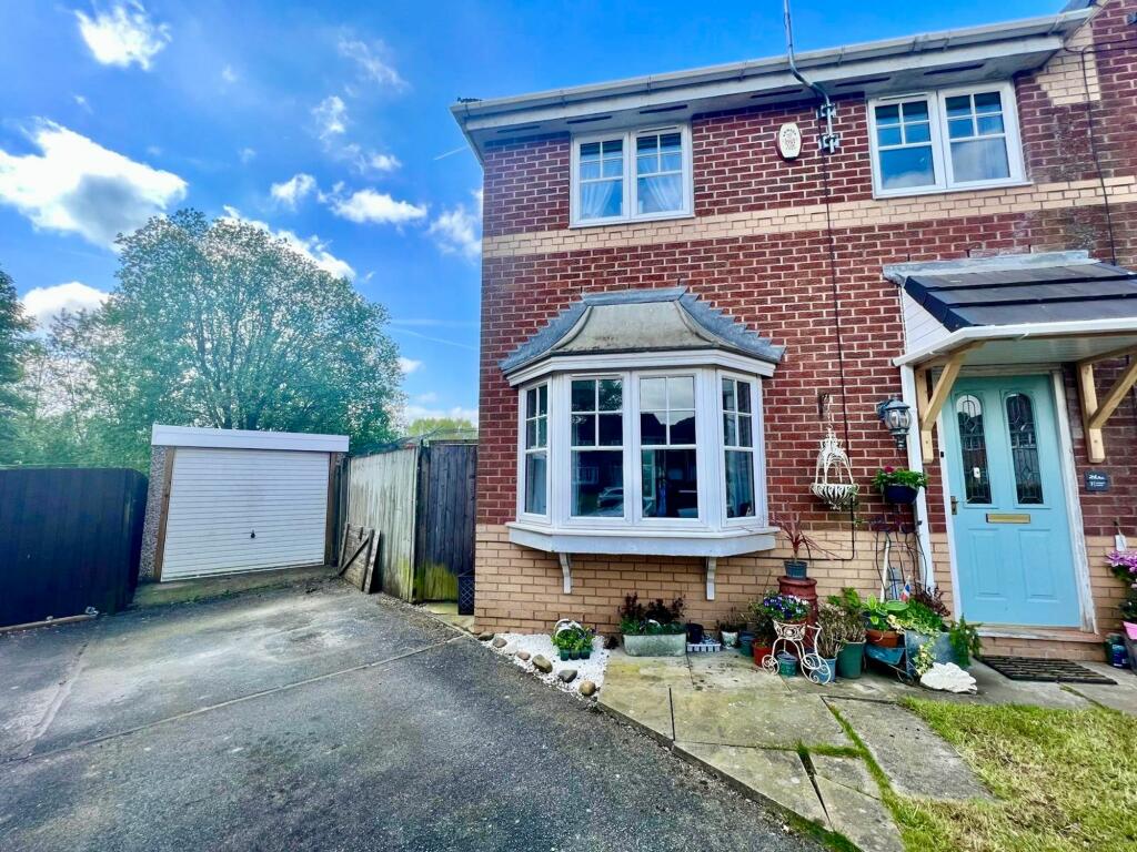3 bedroom semidetached house for sale in Tideway Close, Salford, M7
