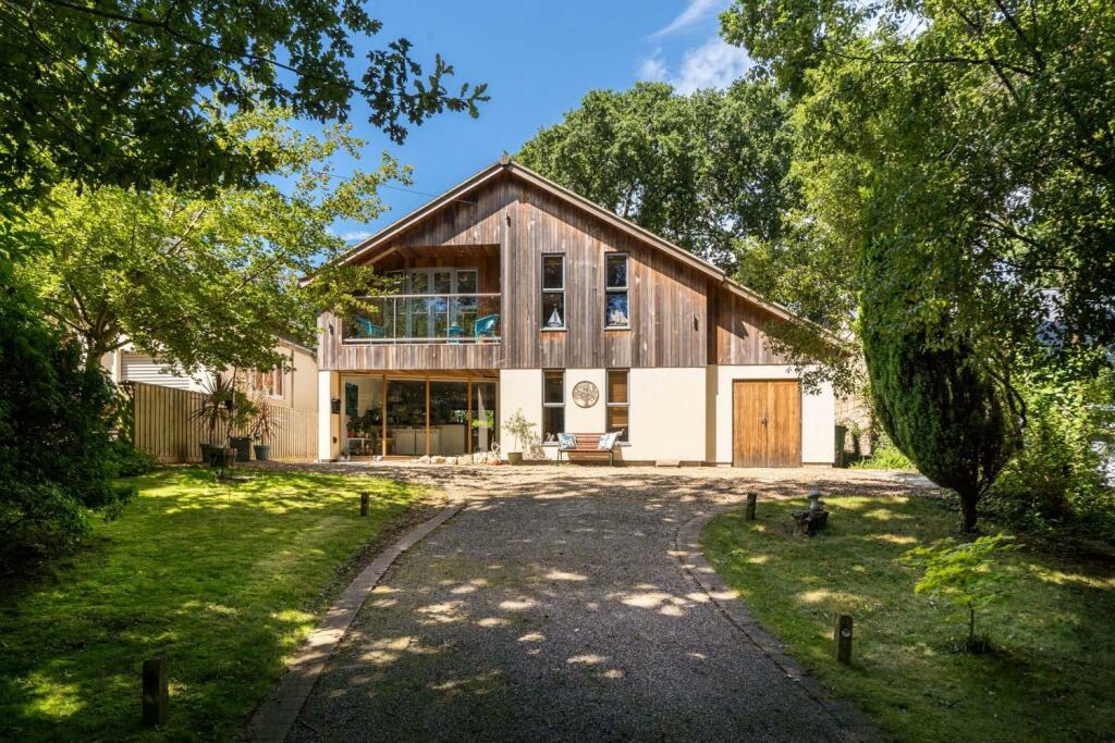 4 bedroom detached house for sale in Alverstone Garden Village, Isle of