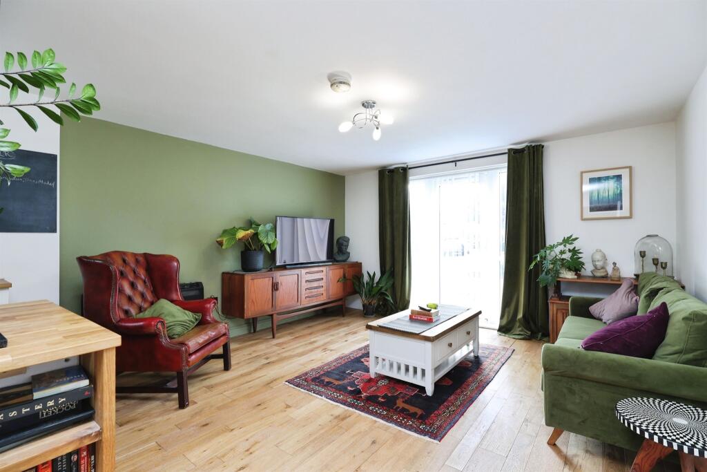 Main image of property: Wander Wharf, Kings Langley