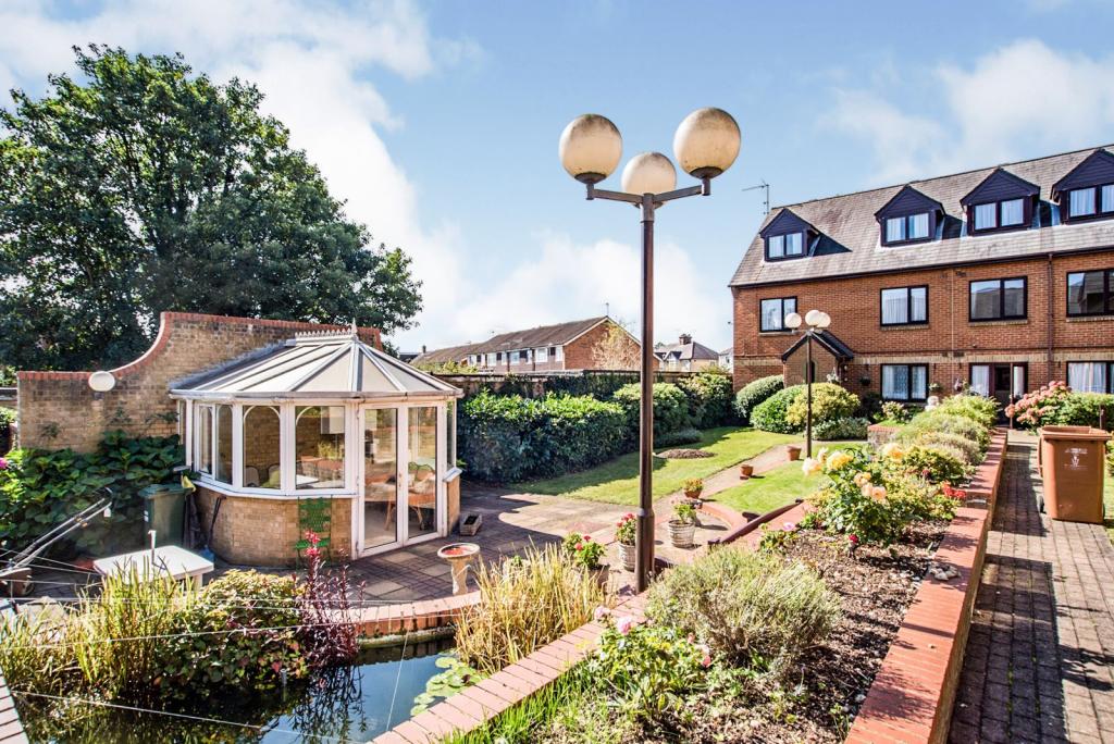 1 bedroom retirement property for sale in The Crescent, Abbots Langley, WD5