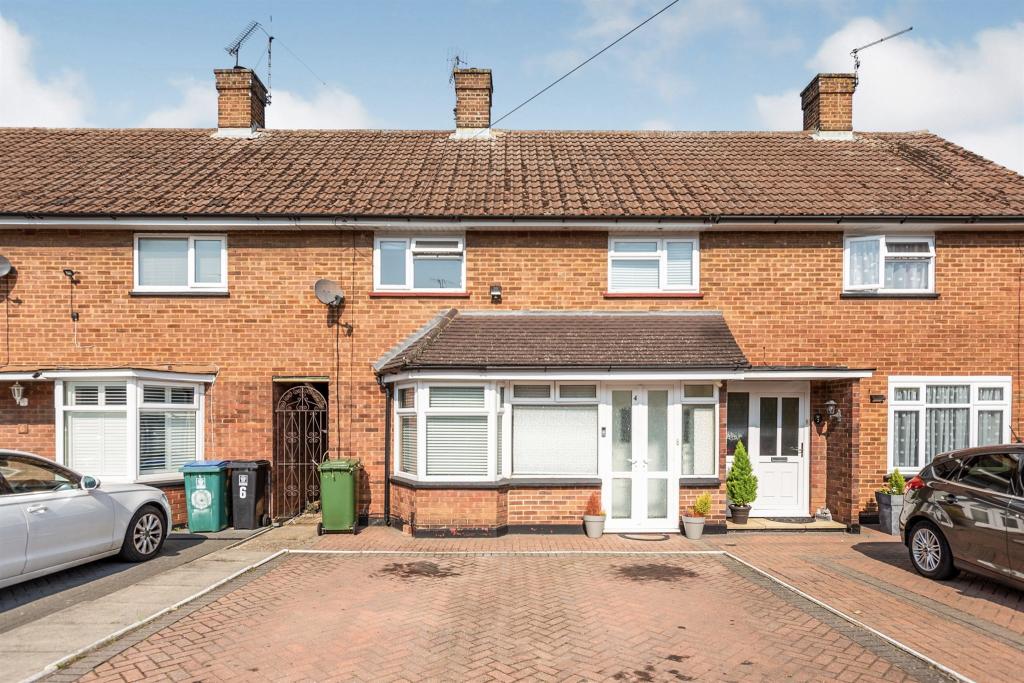 3 bedroom terraced house for sale in Blackthorn Close, Watford, WD25