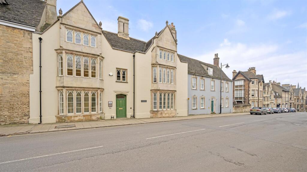 Main image of property: Crestwood House, 52 High Street, St Martins, Stamford PE9 2LG