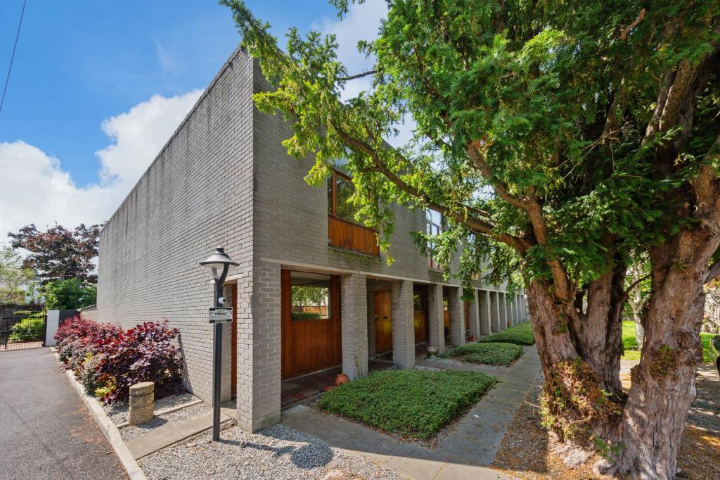 Main image of property: 1 Herbert Mews, Herbert Road, Dublin 4, D04 N660