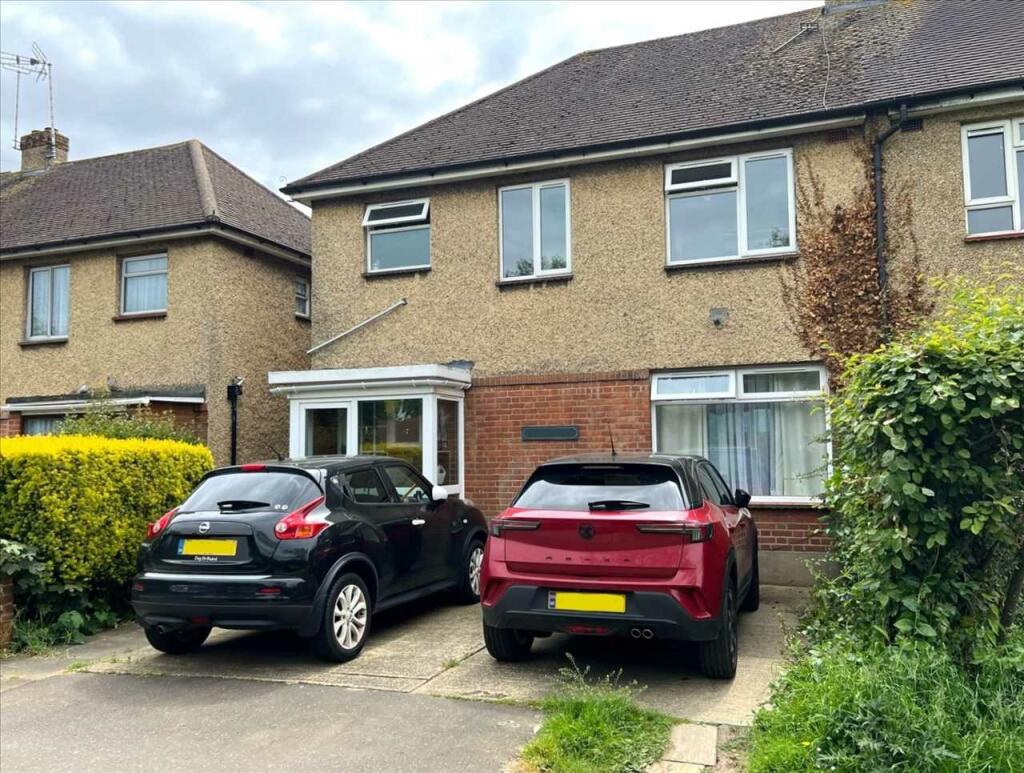 3 bedroom semidetached house for sale in Eastwood, Southend on Sea, SS2
