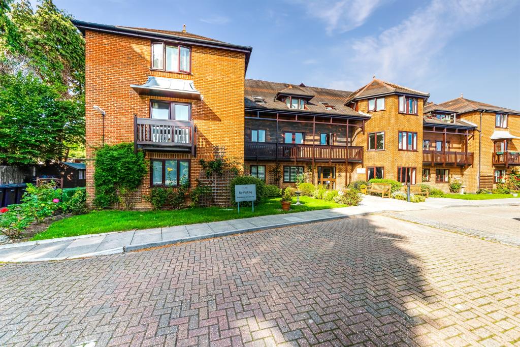 1 bedroom apartment for sale in South Street, Dorking, RH4