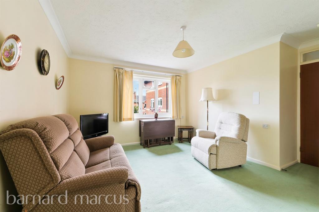 2 bedroom flat for sale in Canterbury Court, Dorking, RH4
