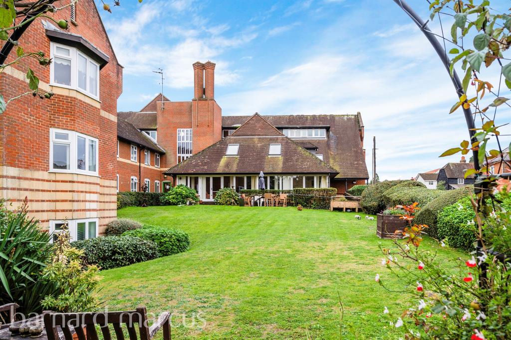 2 bedroom flat for sale in Canterbury Court, Dorking, RH4