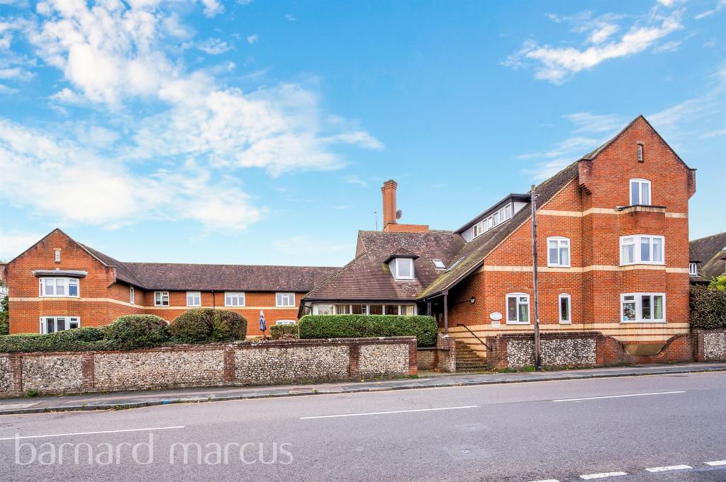 2 bedroom flat for sale in Canterbury Court, Dorking, RH4