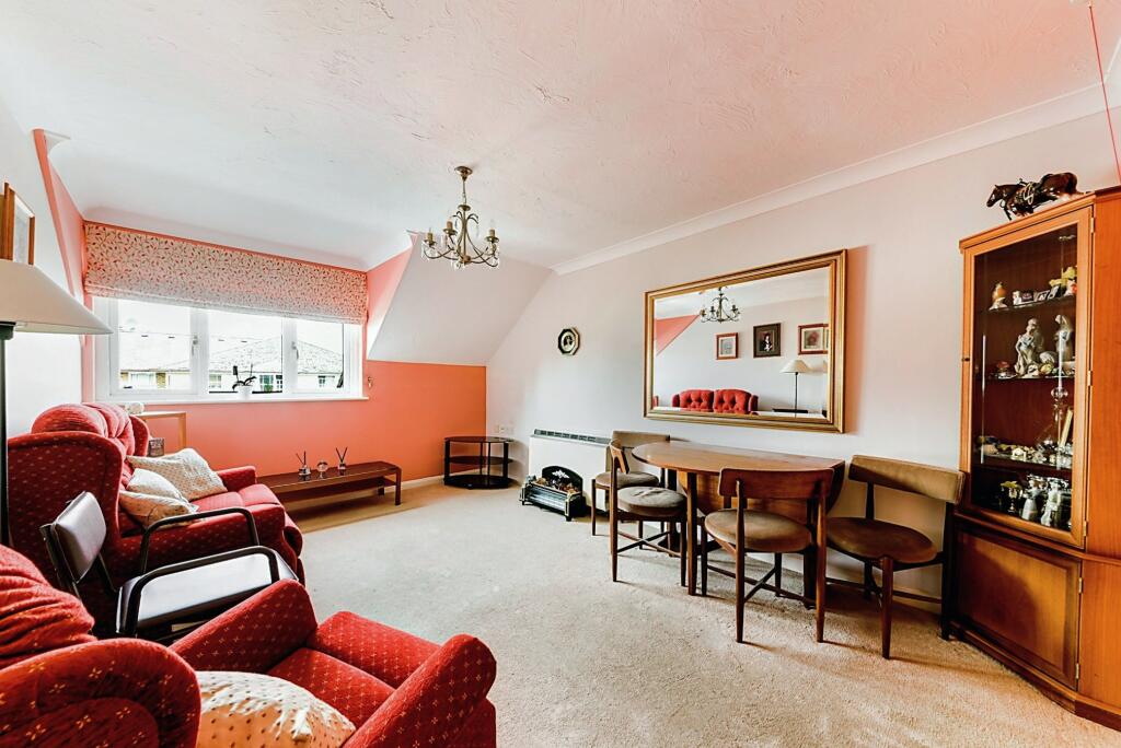 1 bedroom flat for sale in South Street, Dorking, RH4