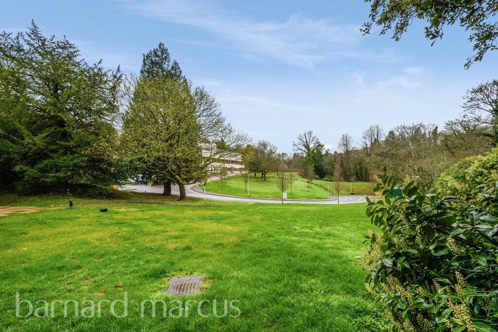 1 bedroom apartment for sale in Deepdene Avenue, Dorking, RH5