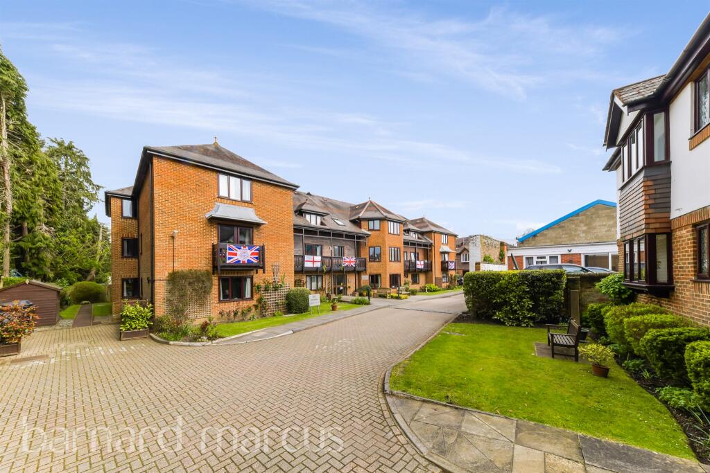 2 bedroom flat for sale in South Street, Dorking, RH4