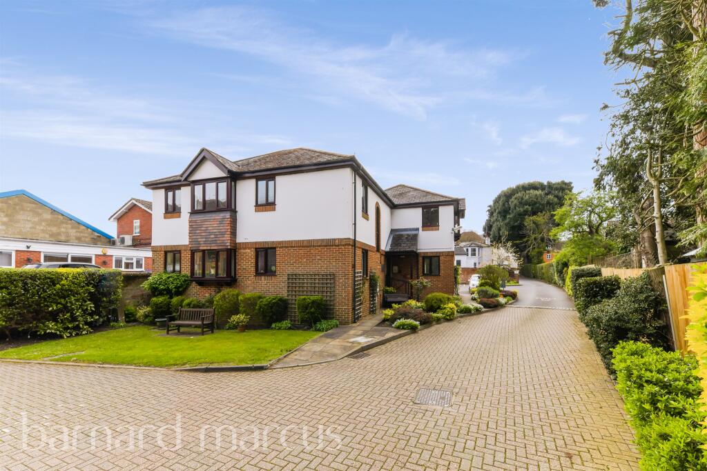 2 bedroom flat for sale in South Street, Dorking, RH4