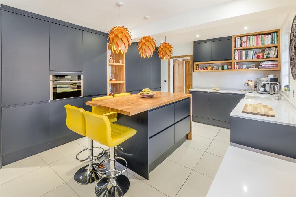 4 bedroom semidetached house for sale in Beech Cottages, Forest Green