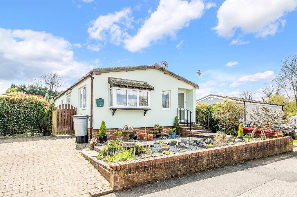 2 bedroom park home for sale in Surrey Hills Residential Park