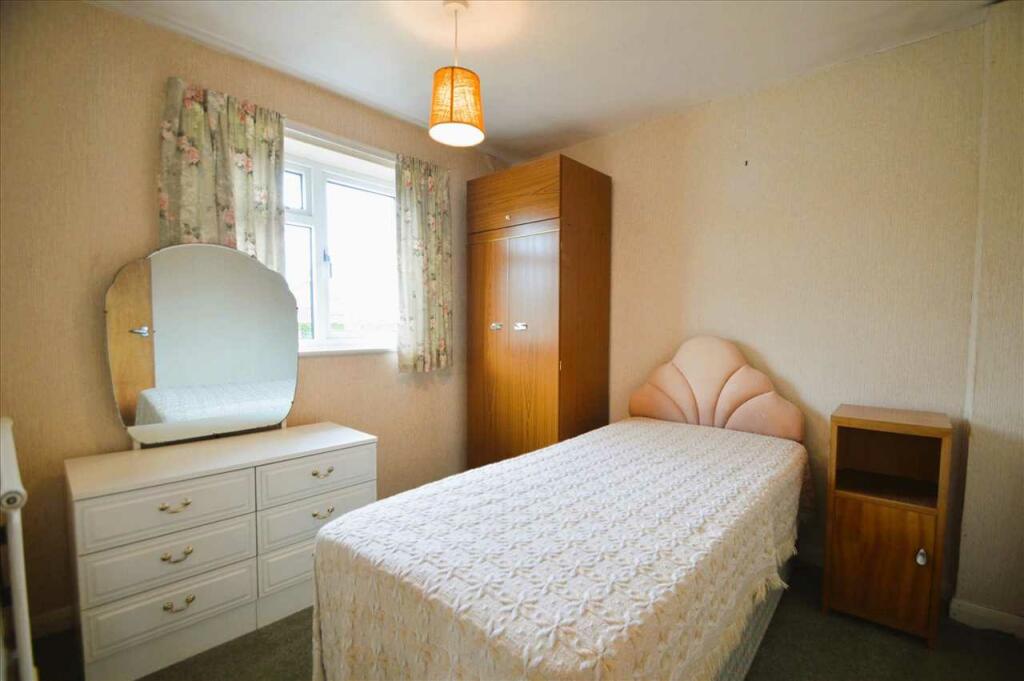 3 bedroom semidetached house for sale in Fairway, Keyworth, Nottingham