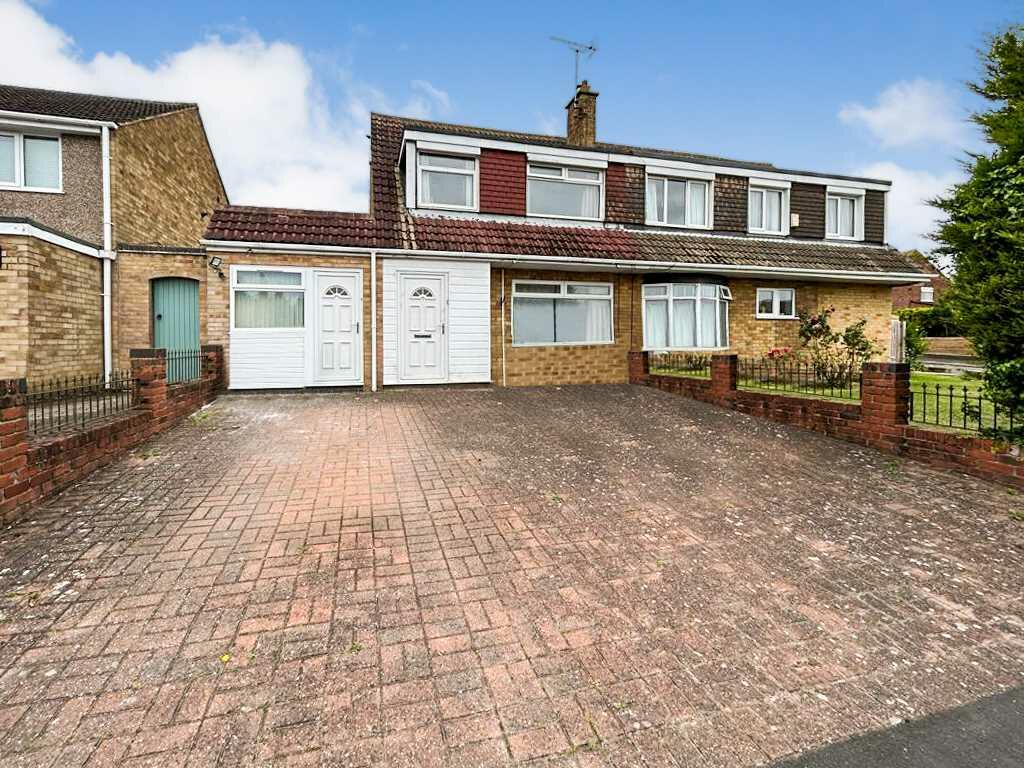 3 bedroom semidetached house for sale in Fairway, Keyworth, Nottingham